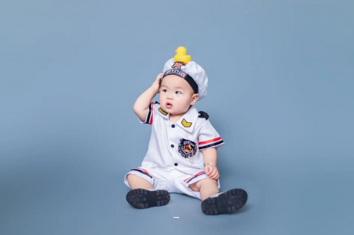 黔东宝宝几个月攒肚子